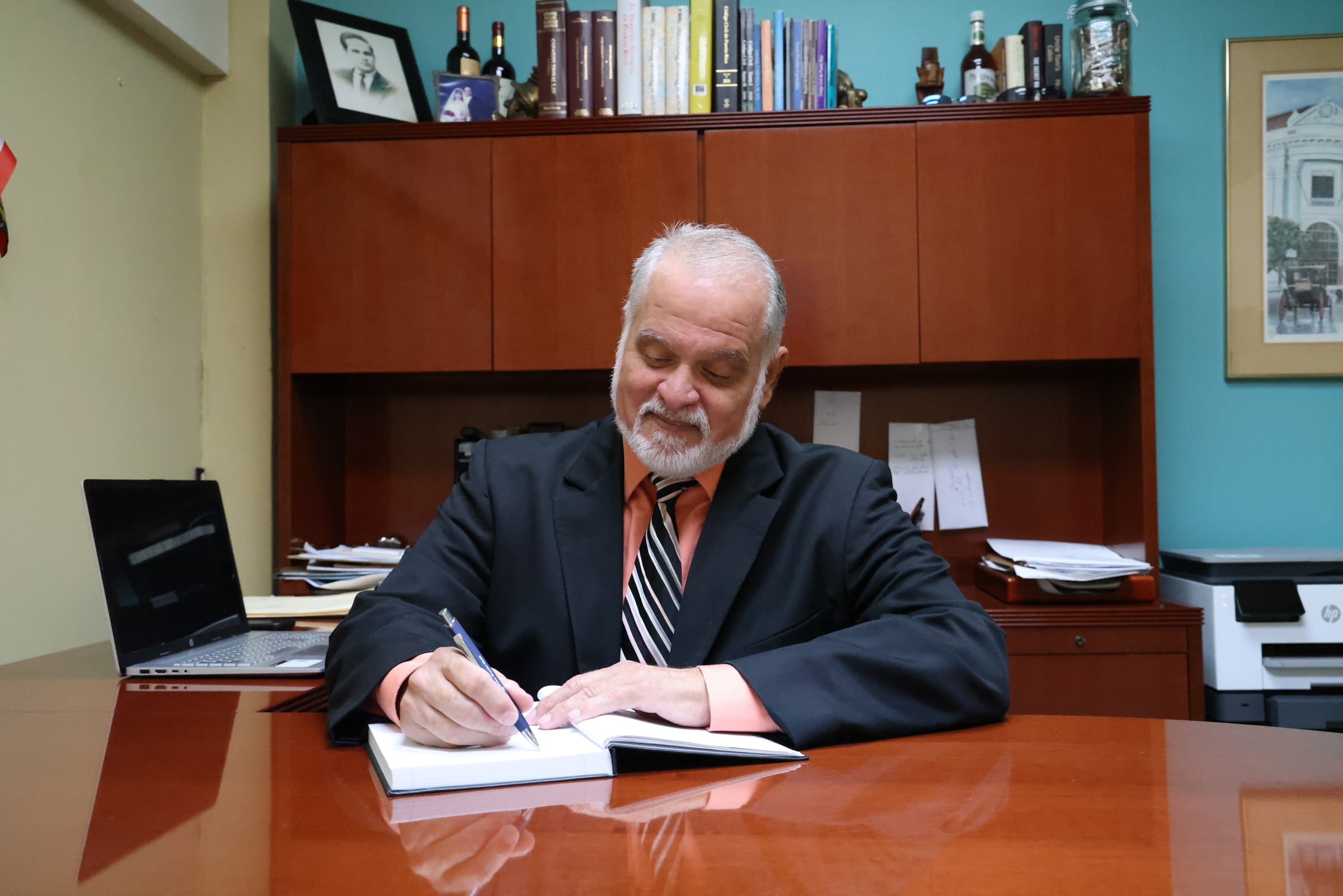 Lcdo. Edgardo Pérez Gutiérrez, abogado y notario en Ponce, Puerto Rico